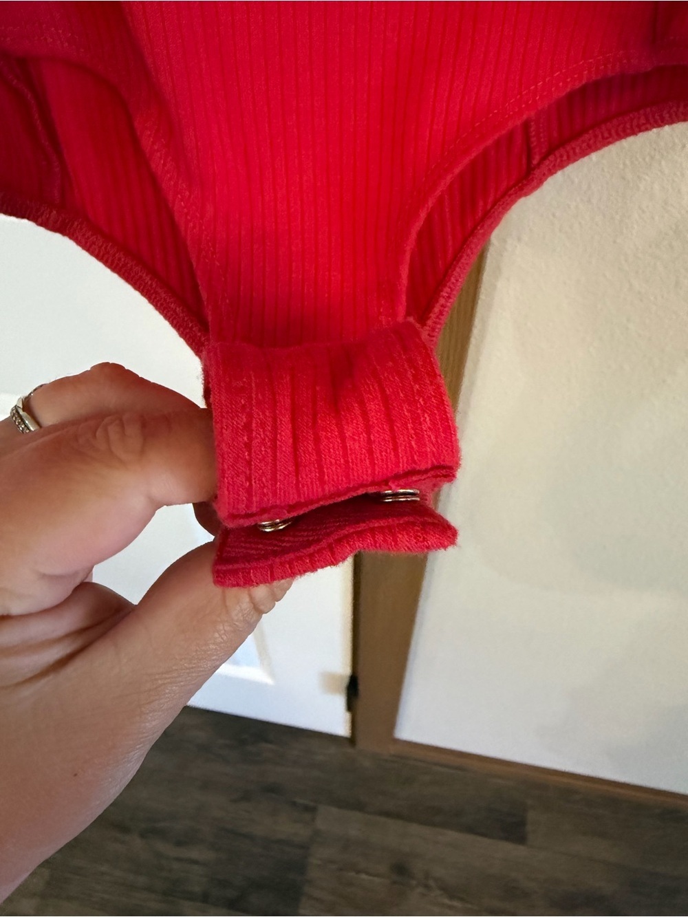 NWT Women’s ASTR The Label Red Ribbed Bodysuit Outlined Bust U-Wire Size Medium - Picture 6 of 8